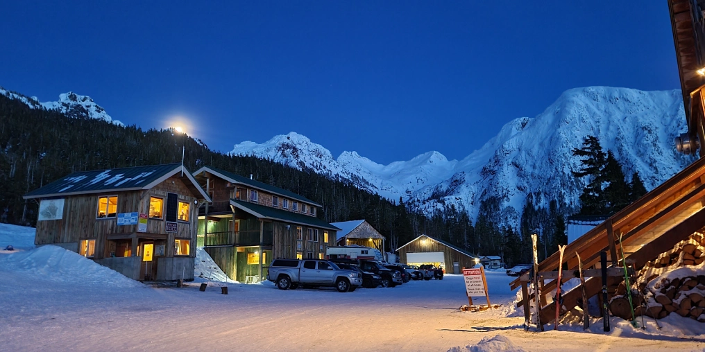 Mount cain with moon rising over the mountain