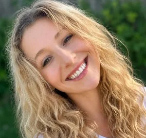 Zoe Compton