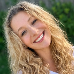Zoe Compton